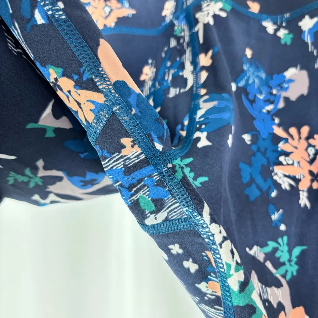 Sweaty Betty Power 6" Biker Shorts in a blue floral print Size 12 - Image 5