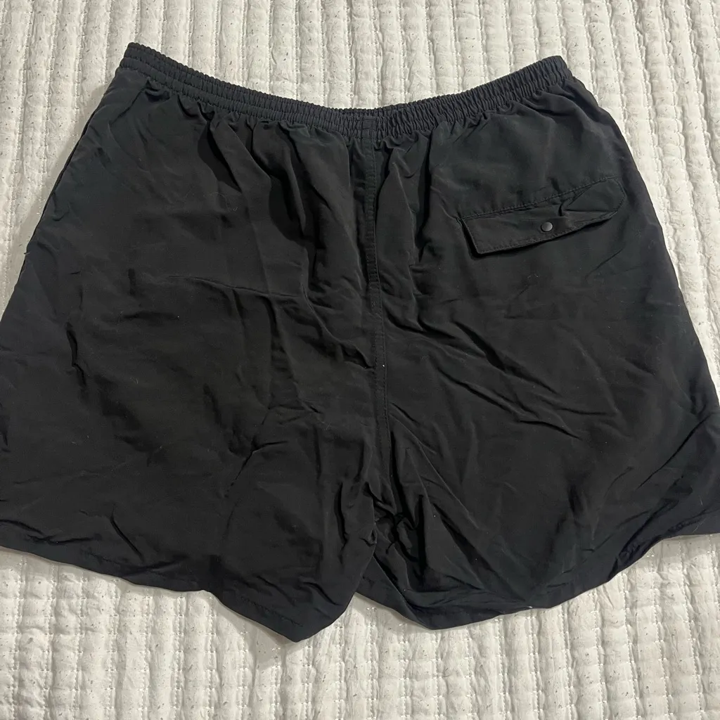Patagonia Black Mesh Shorts - Image 5
