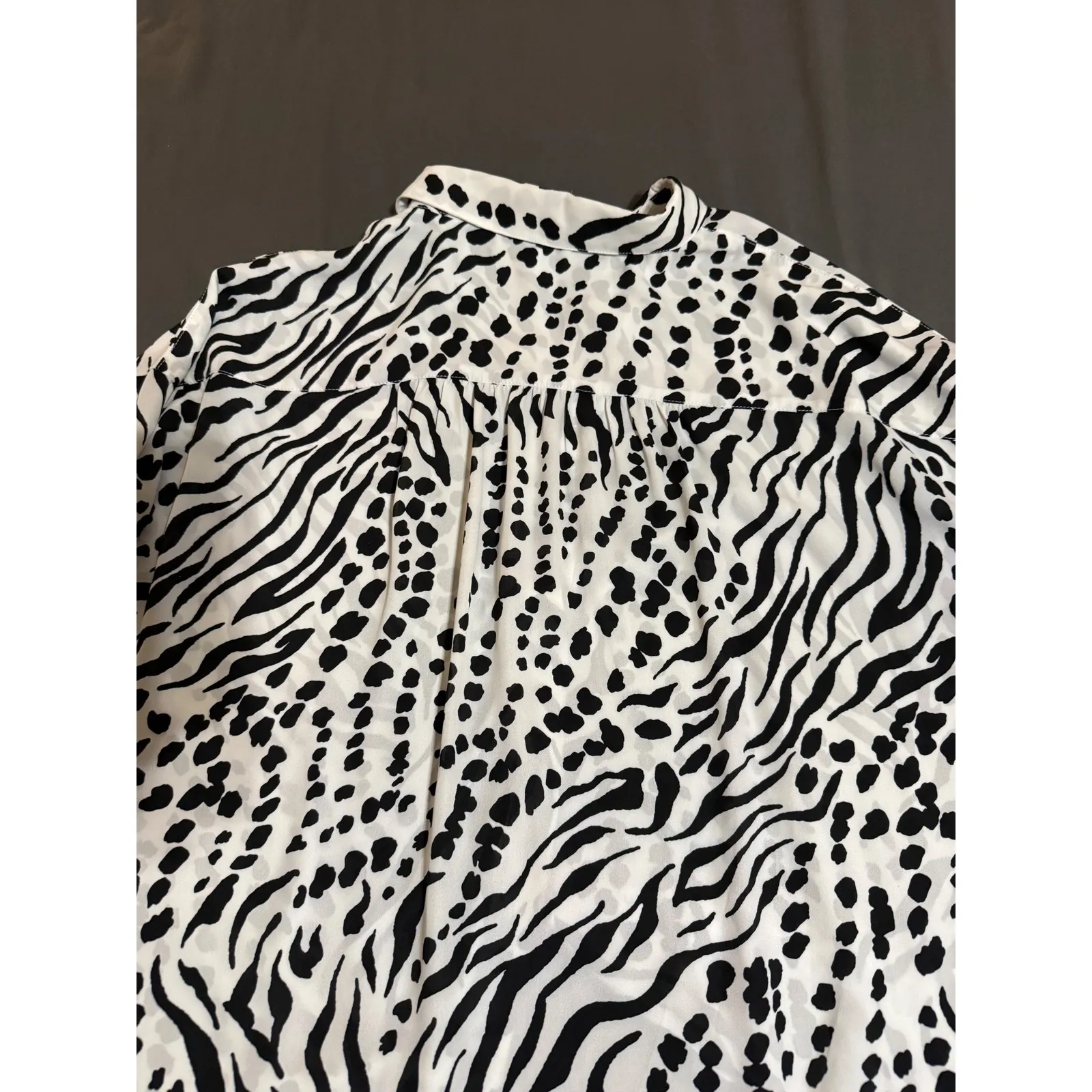 IMNYC Isaac Mizrahi Size Medium Women Blouse White Black Animal Print Careerwear - Image 7