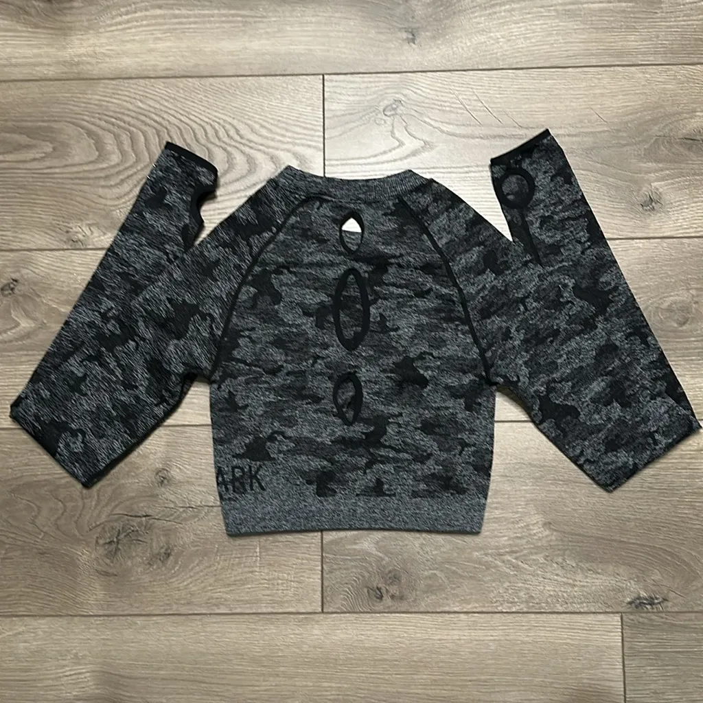 Gymshark Adapt Long Sleeve Seamless Crop Top Thumbholes Black Gray Camo Small‎ - Image 6