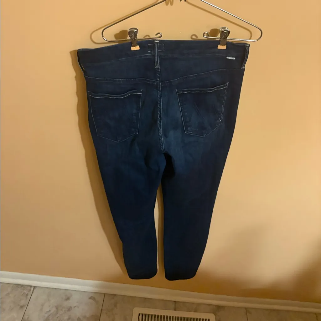 Mother High Waisted Looker Ankle Jeans in The Road to Paradise - Image 4