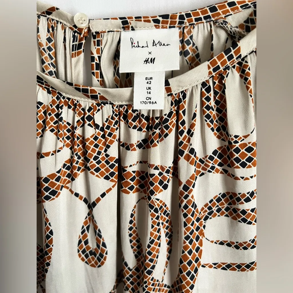 Richard Allen x H&M Cream and Brown Patterned Blouse - Image 6