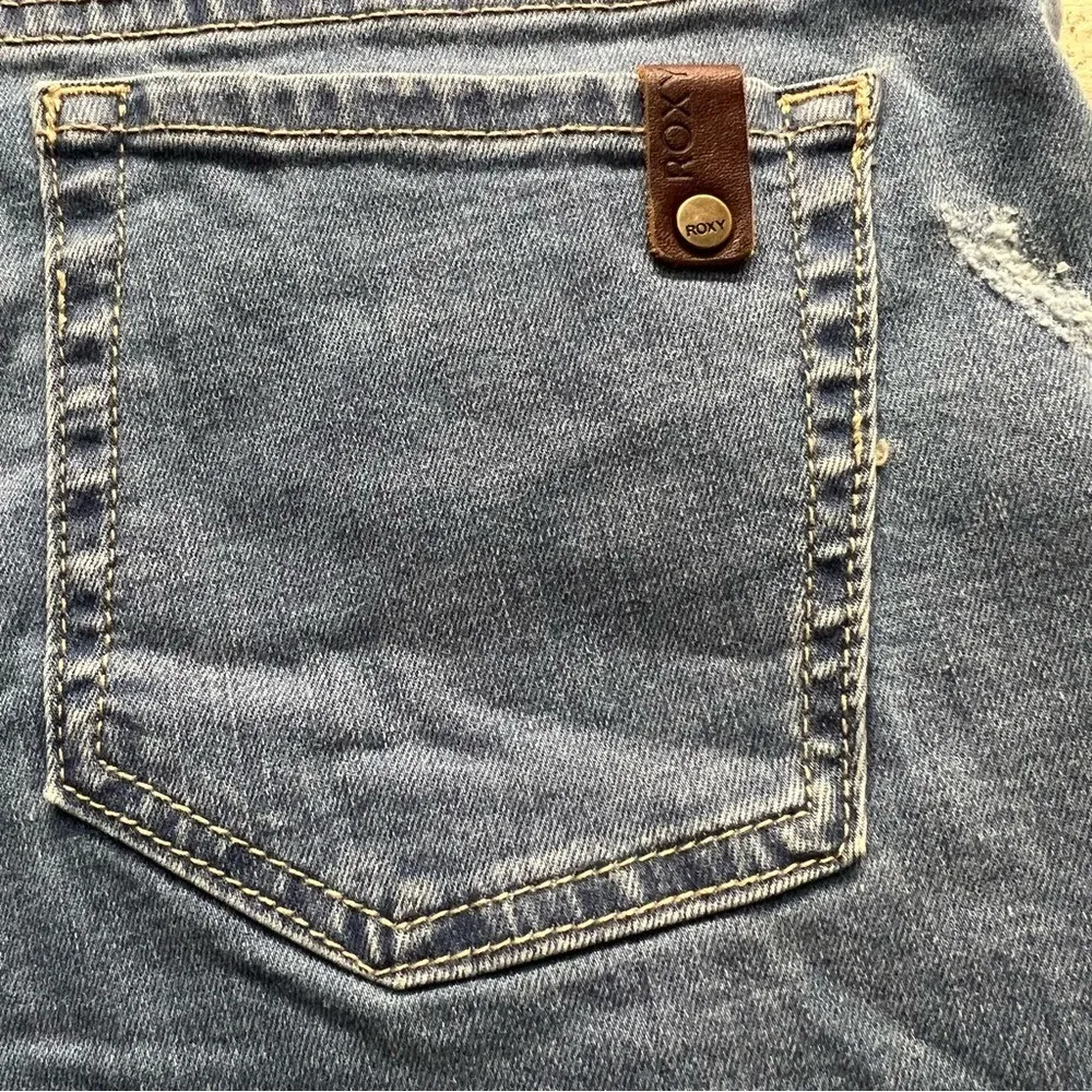 Roxy Denim Cutoff Shorts Distressed Frayed Hem Blue Jean Festival Summer Size 28 - Image 7