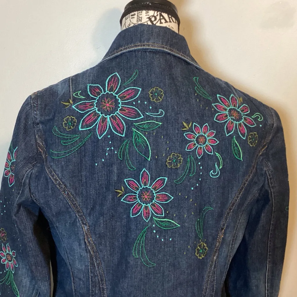EMBROIDERED CROPPED BUTTON UP DENIM JACKET by BANDOLINO Size 8 - Image 2