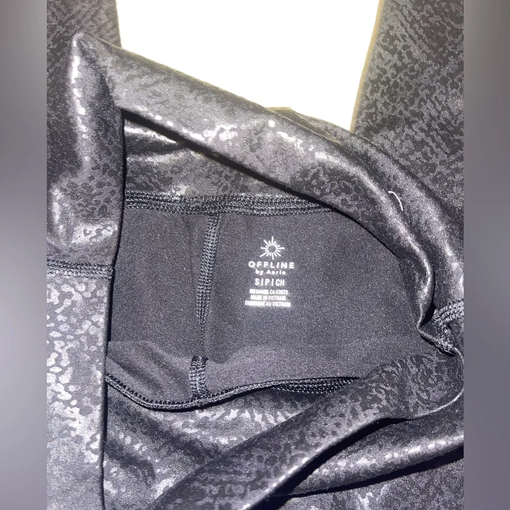 Aerie Offline high-rise crackle leggings in black size small pants The Hugger - Image 7