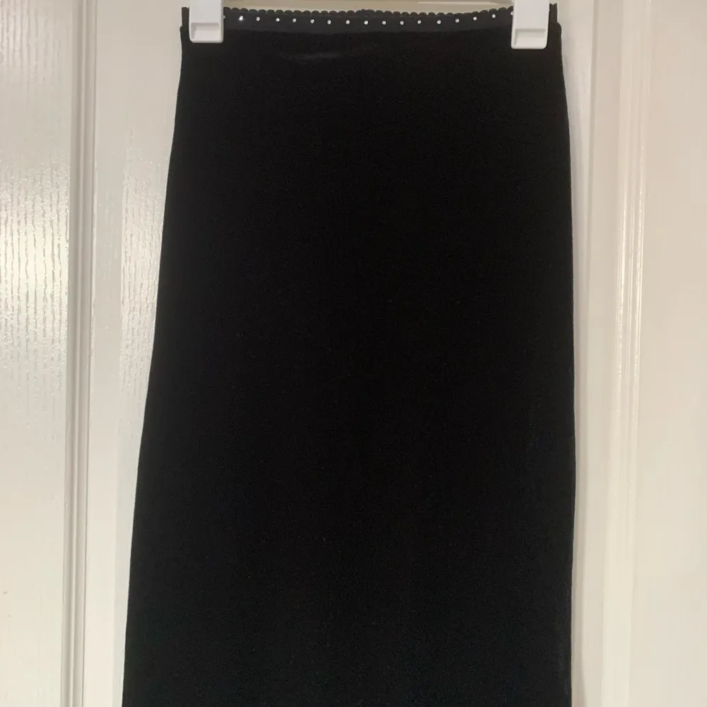 Elegant Black Velvet Skirt Size undefined - Image 3