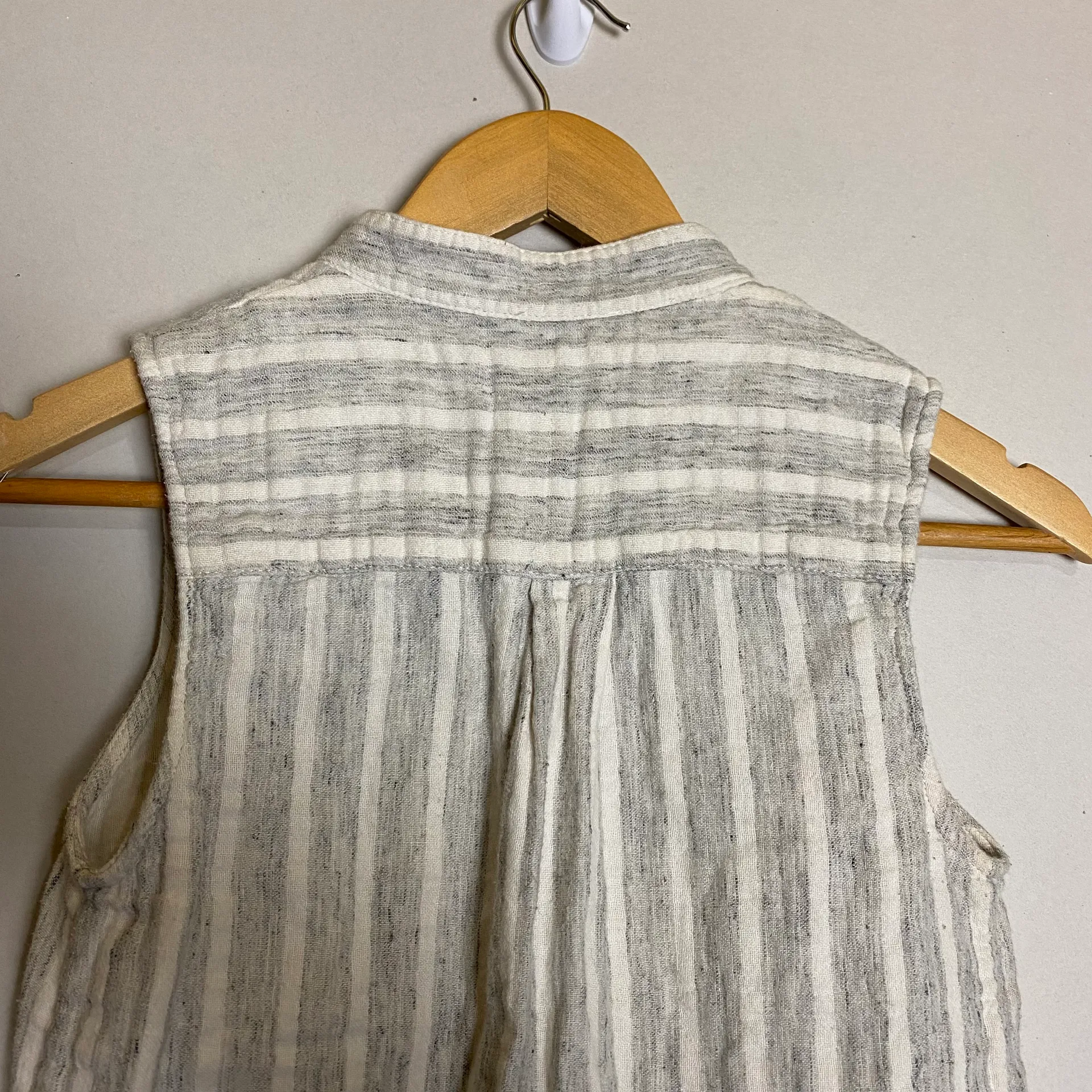 Billy Reid Linen Blend Stripe Button Up Sleeveless Tank Top - Image 4