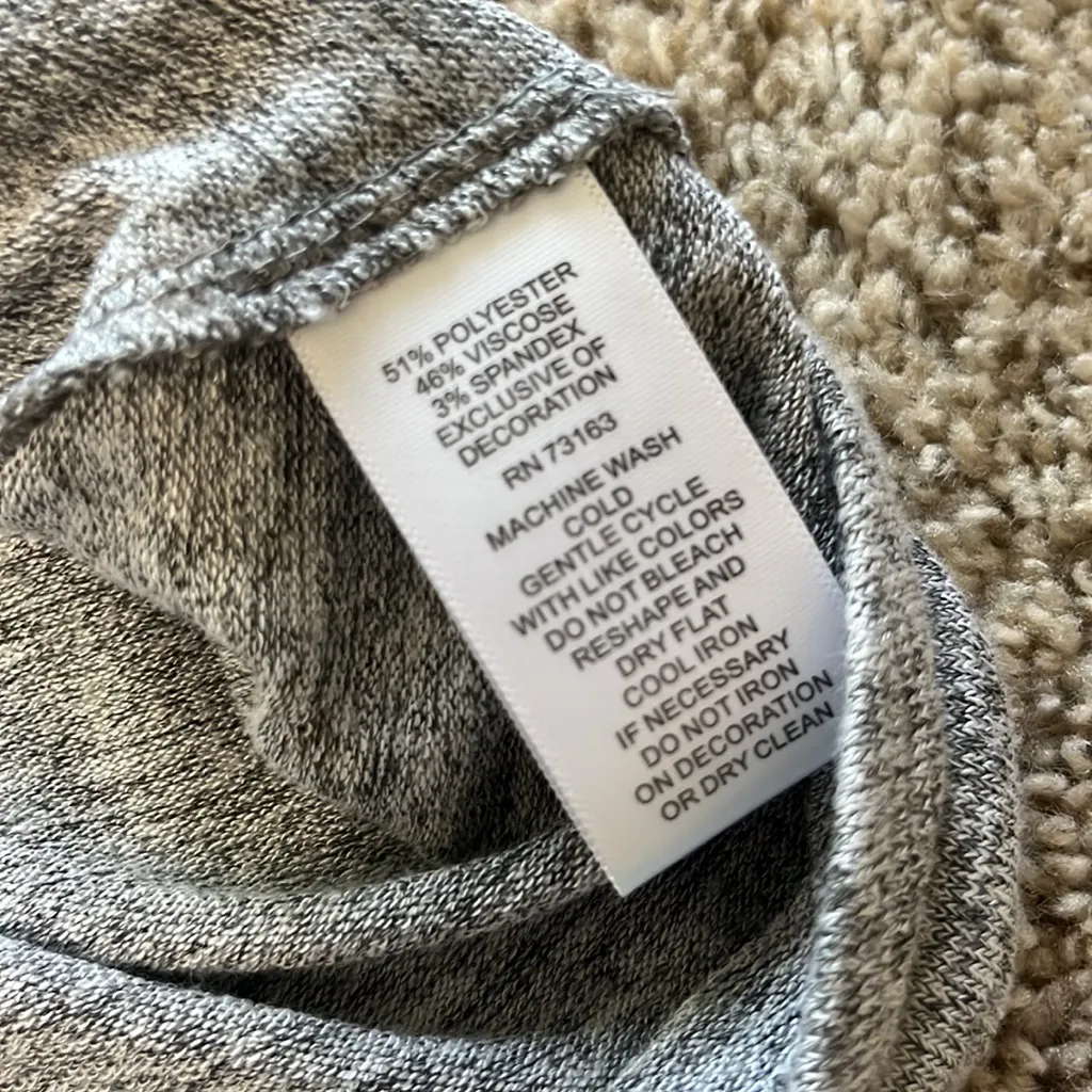 Cupio Anthropologie‎ cold shoulder knit top grey - Image 5