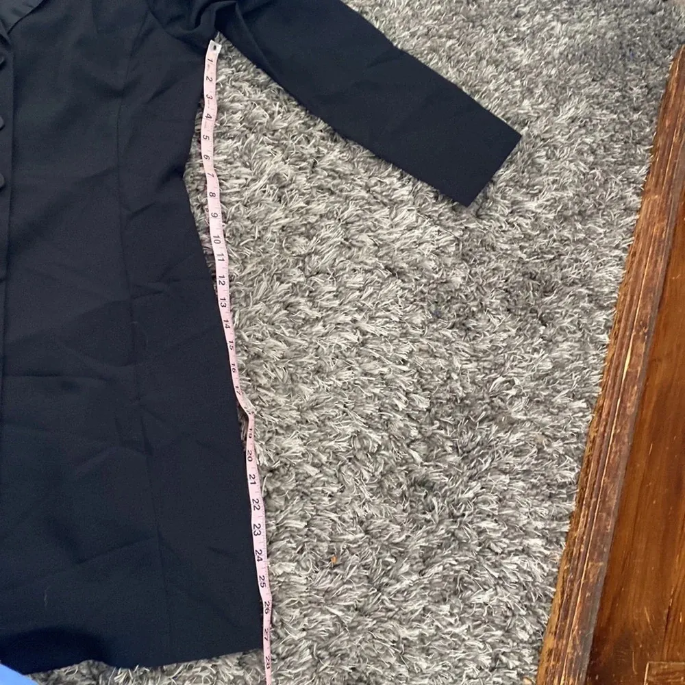 The perfect light weight vintage Tuxedo style women’s  coat size medium black - Image 7