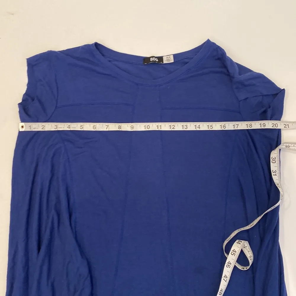 BDG Cap Sleeve Shark Bite Hem T-Shirt EUC Sz M Casual Stretchy Contemporary - Image 5