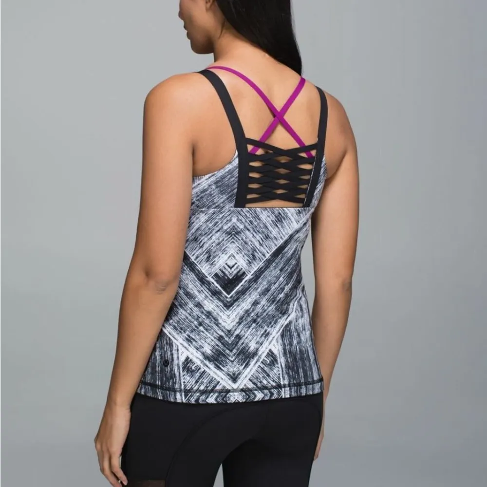 Lululemon Hot To Street Tank Black White Stripe Built In Bra Size 2 Gym Fitted - Image 10