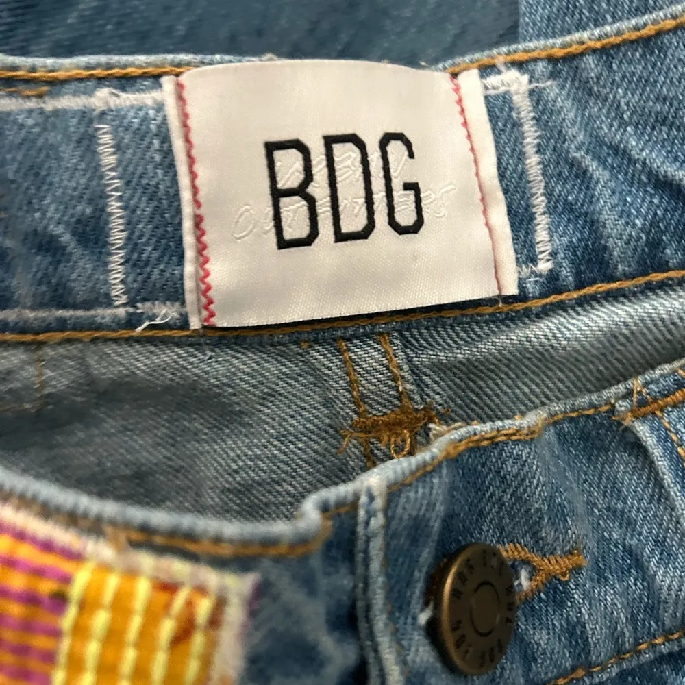 High-waisted patch and embroidered flare jeans size 24. - Image 3