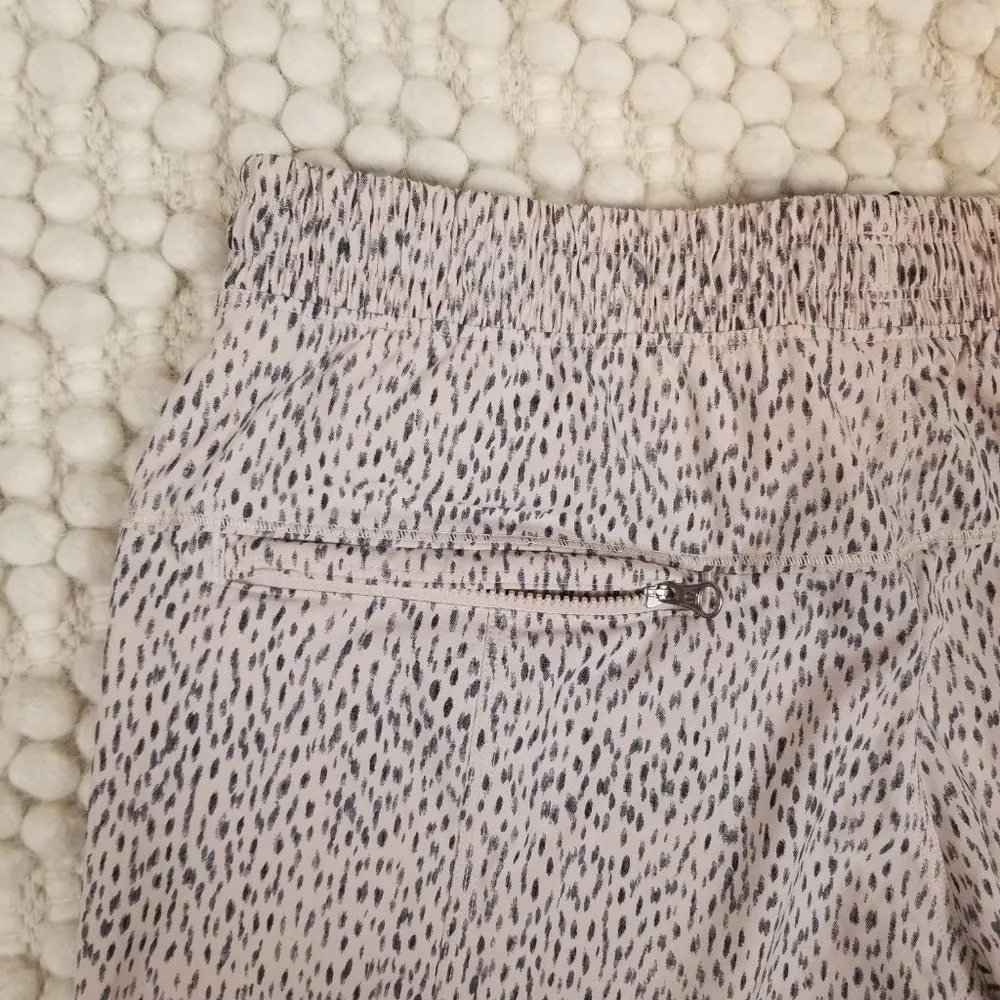 Lululemon Step Lively Crop Dottie Dash Grain Black Sz 4 - Image 7