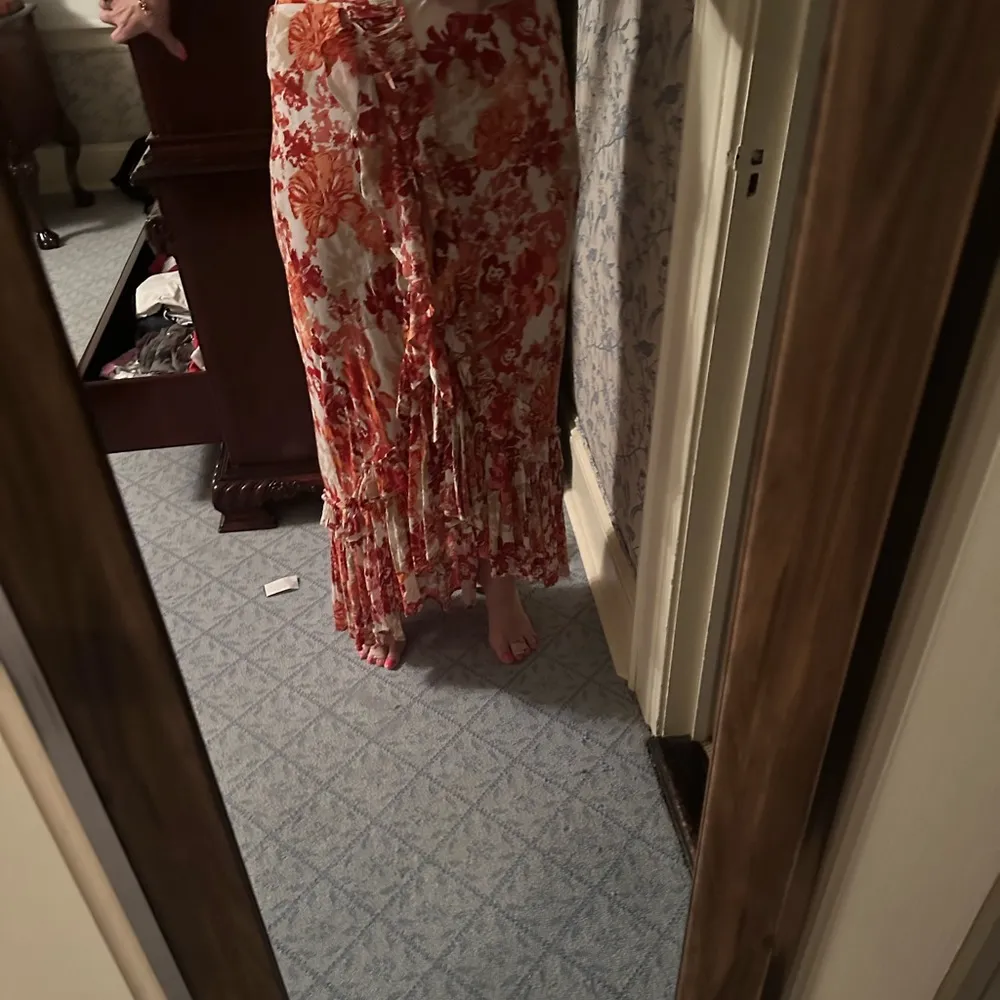 Raga Anthropologie maxi hi lo floral reds ruffle hem large l boho - Image 8