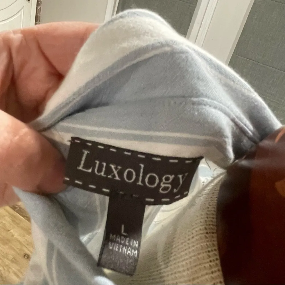 Luxology striped top size large - Image 3