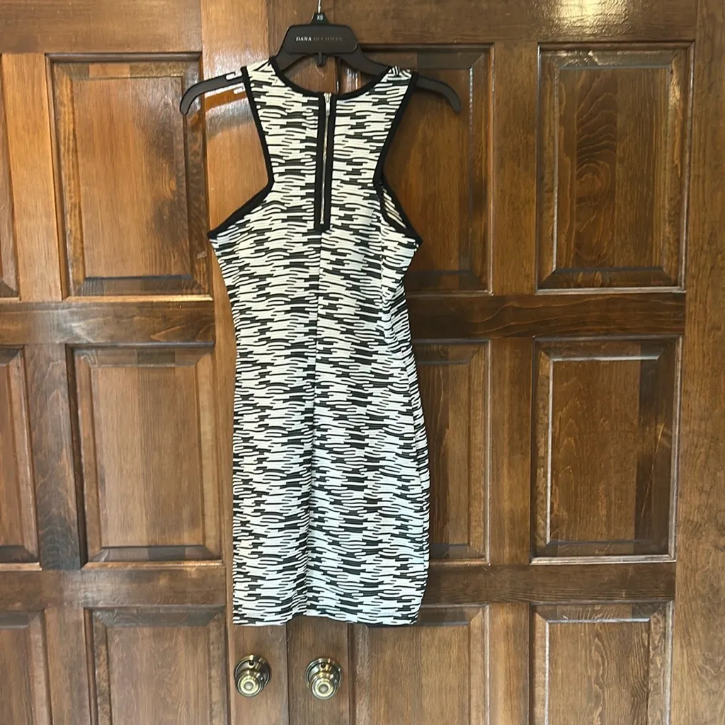 Zara Trafaluc Black & White Pattern Halter Sleeveless Bodycon Dress Size Medium - Image 4
