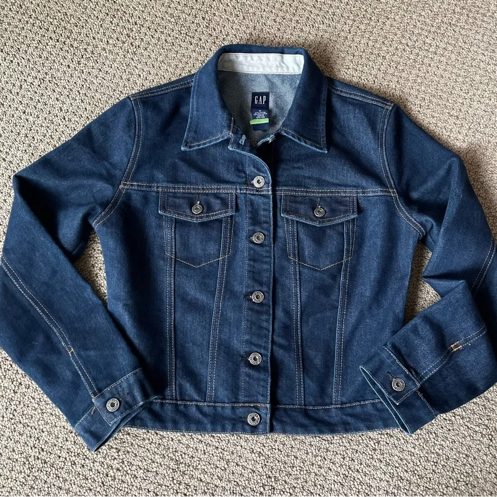 GAP Women’s Denim Jean Jacket - Image 4