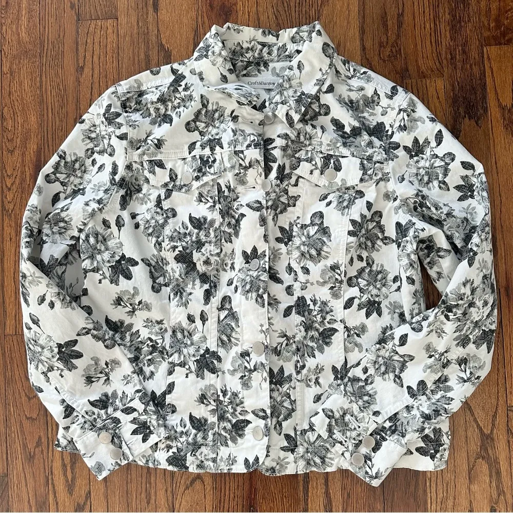 Croft & Barrow 🦋  Floral Denim Button Down Jacket Medium - Image 2