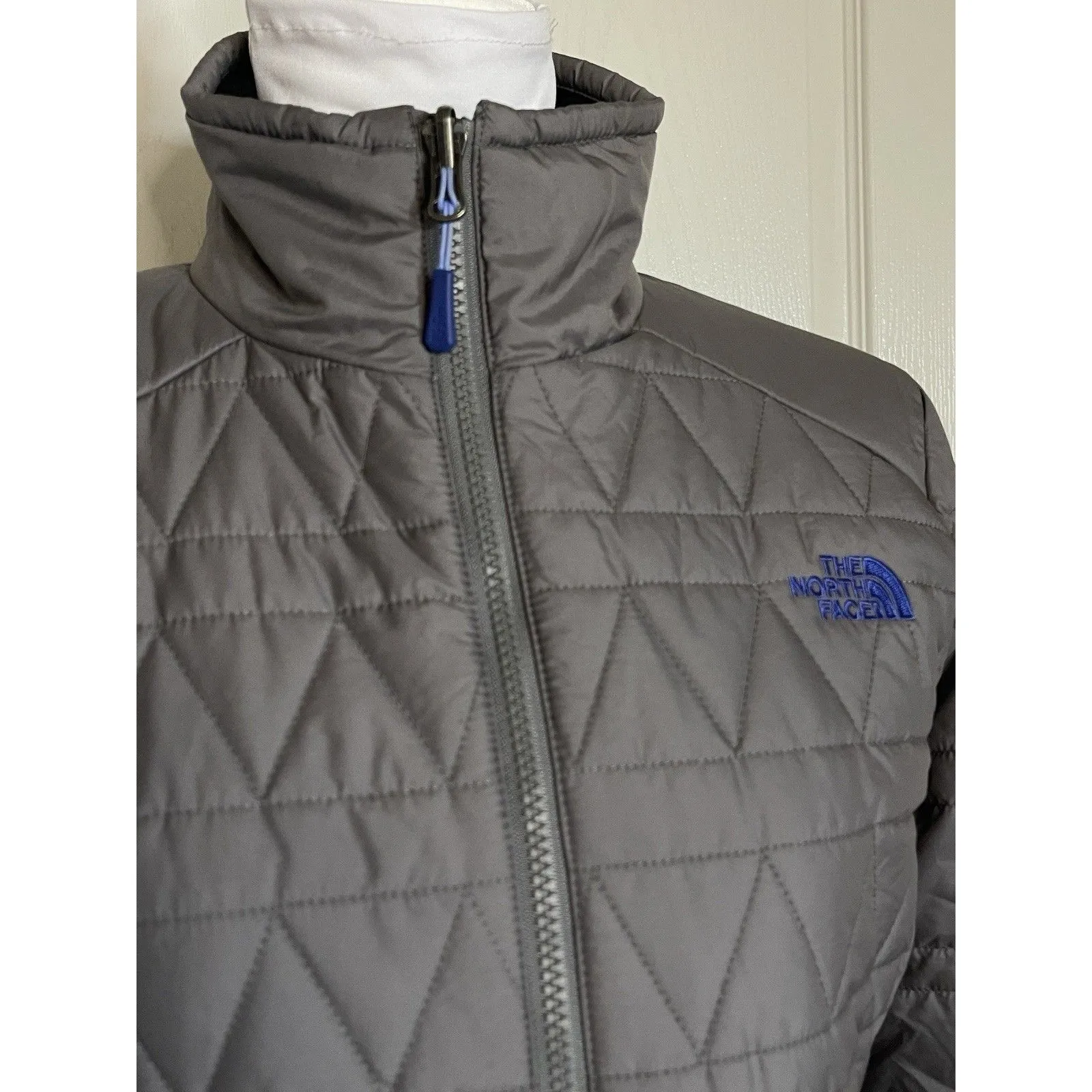 The Northface Grey Blue Puffer ThermaBall Trekker Jacket Women's S Lightweight - Image 2
