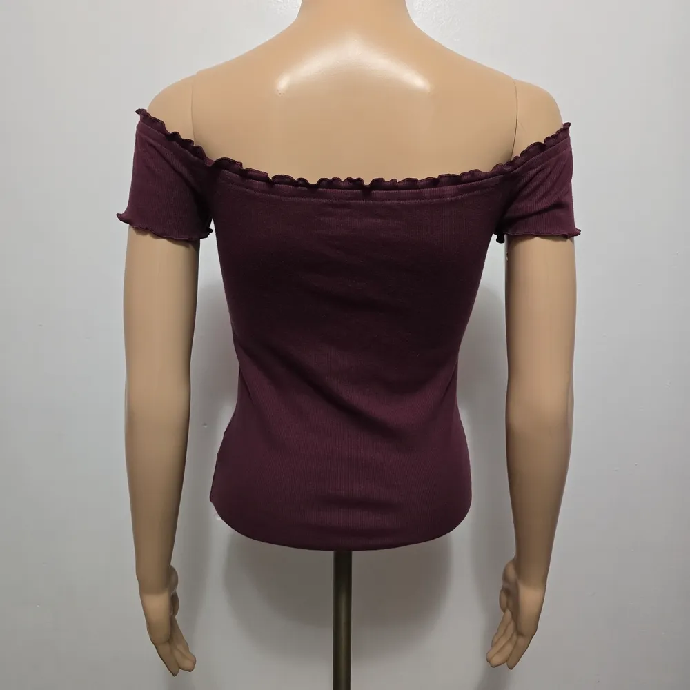 Aeropostale Burgundy Ribbed Off-Shoulder Lace-Up Crop Top Size Medium - Image 5