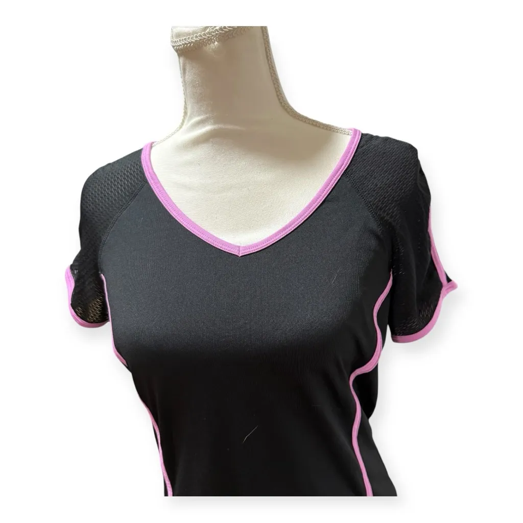 Reebok Women's Black and Pink V-Neck Top - Image 4