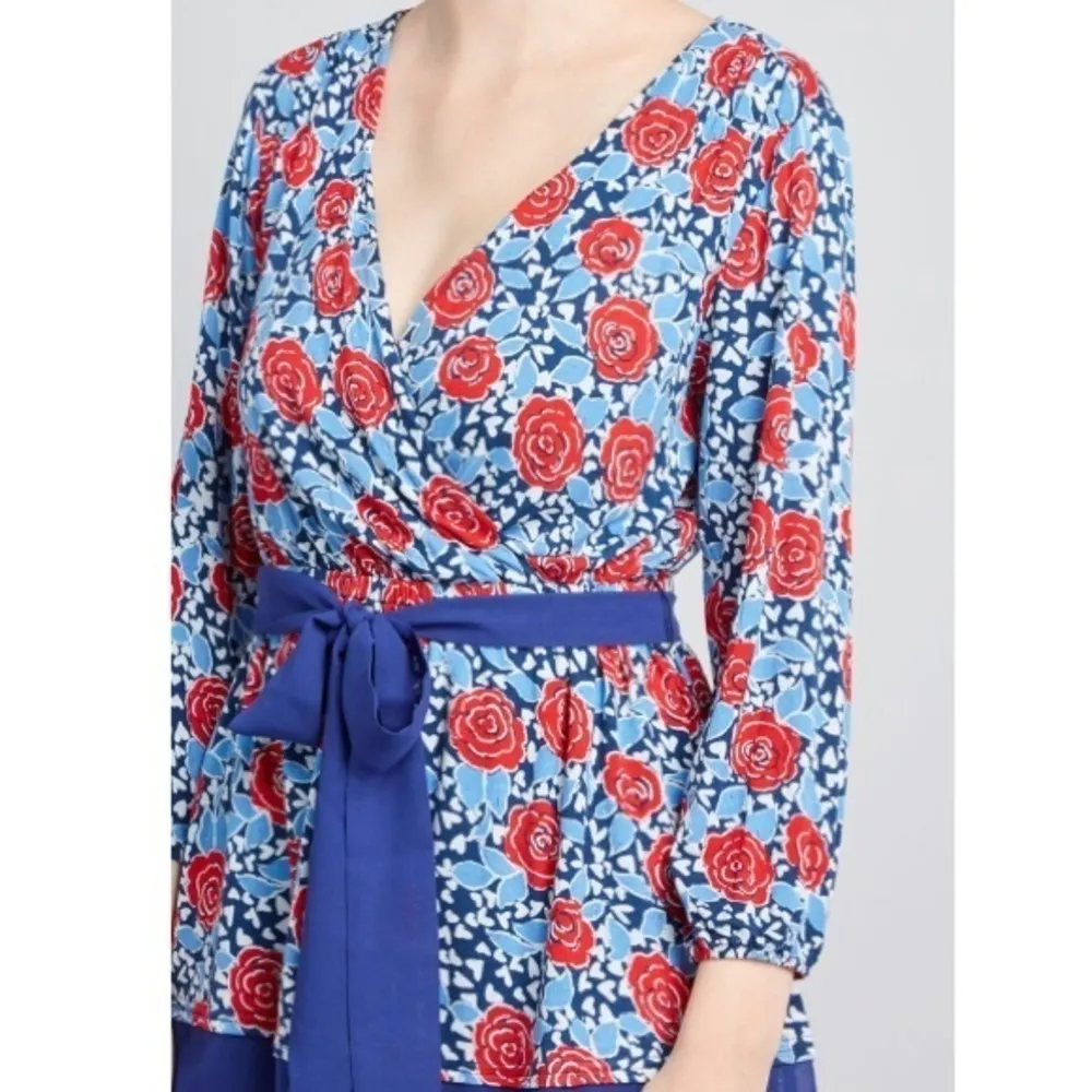 NWOT  Outgoing Guidance Surplice Top New - Image 4