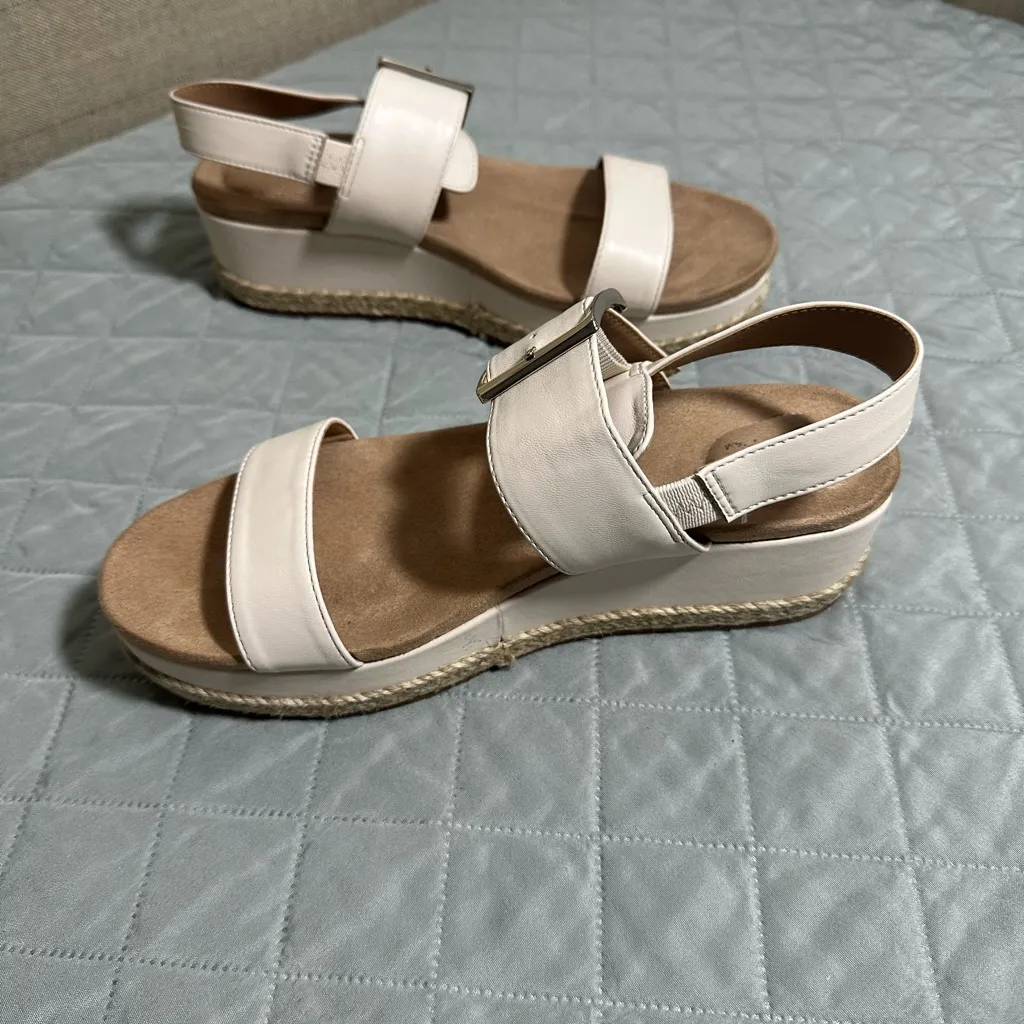 Giani Bernini Cream Platform Sandals - Image 6