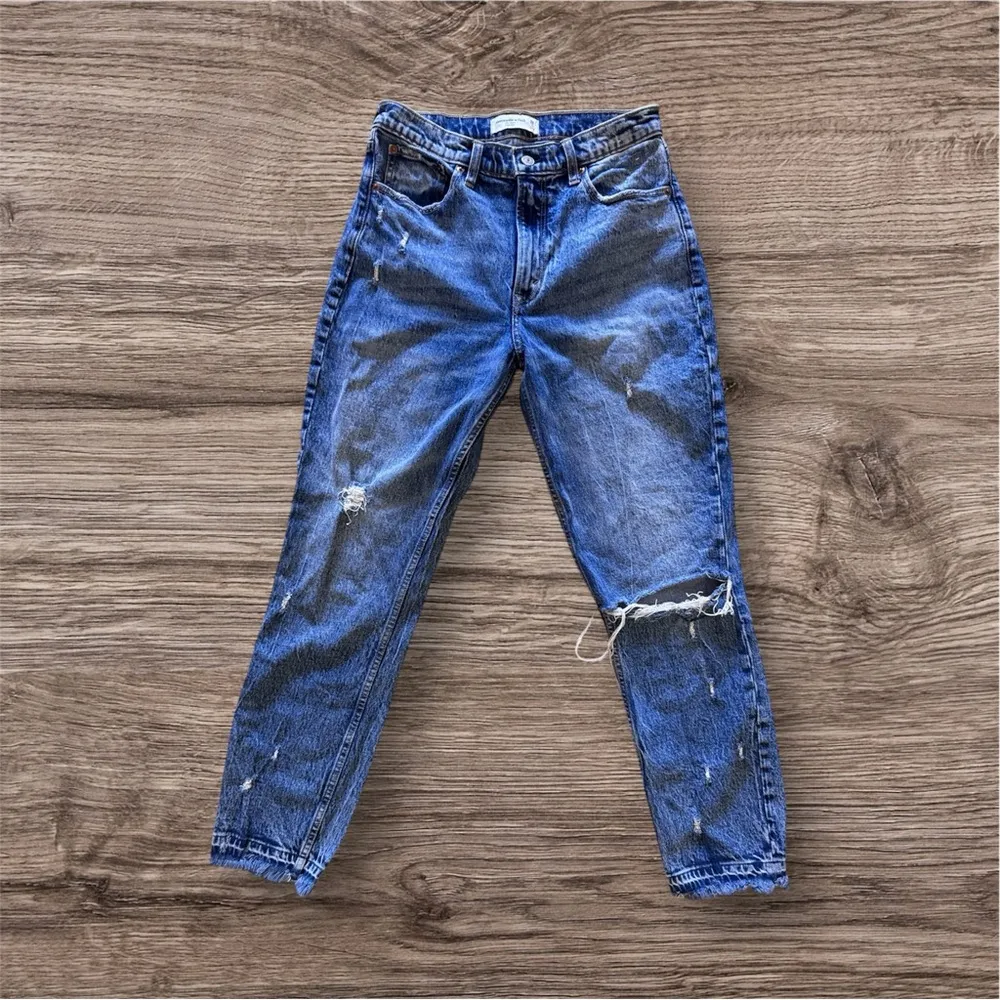 Abercrombie & Fitch The Mom High Rise Blue Jeans Distress Size 28/ 6L Pocket Zip - Image 2