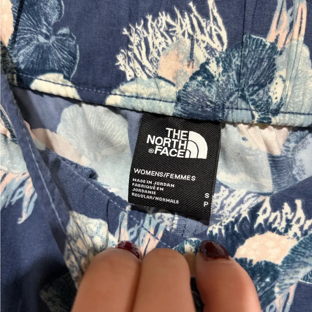 North face shorts - Image 3