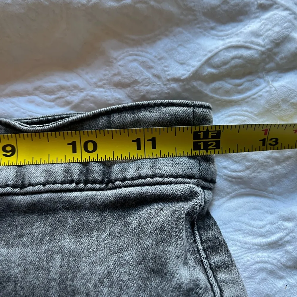 High waisted back zip gray skinny jeans - Image 5