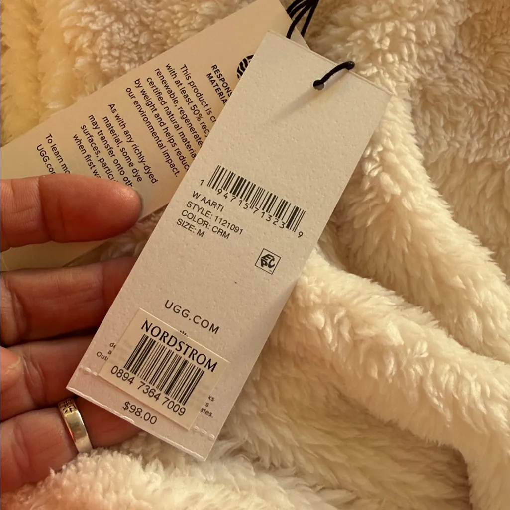 UGG  new with tags bathrobe size medium - Image 3