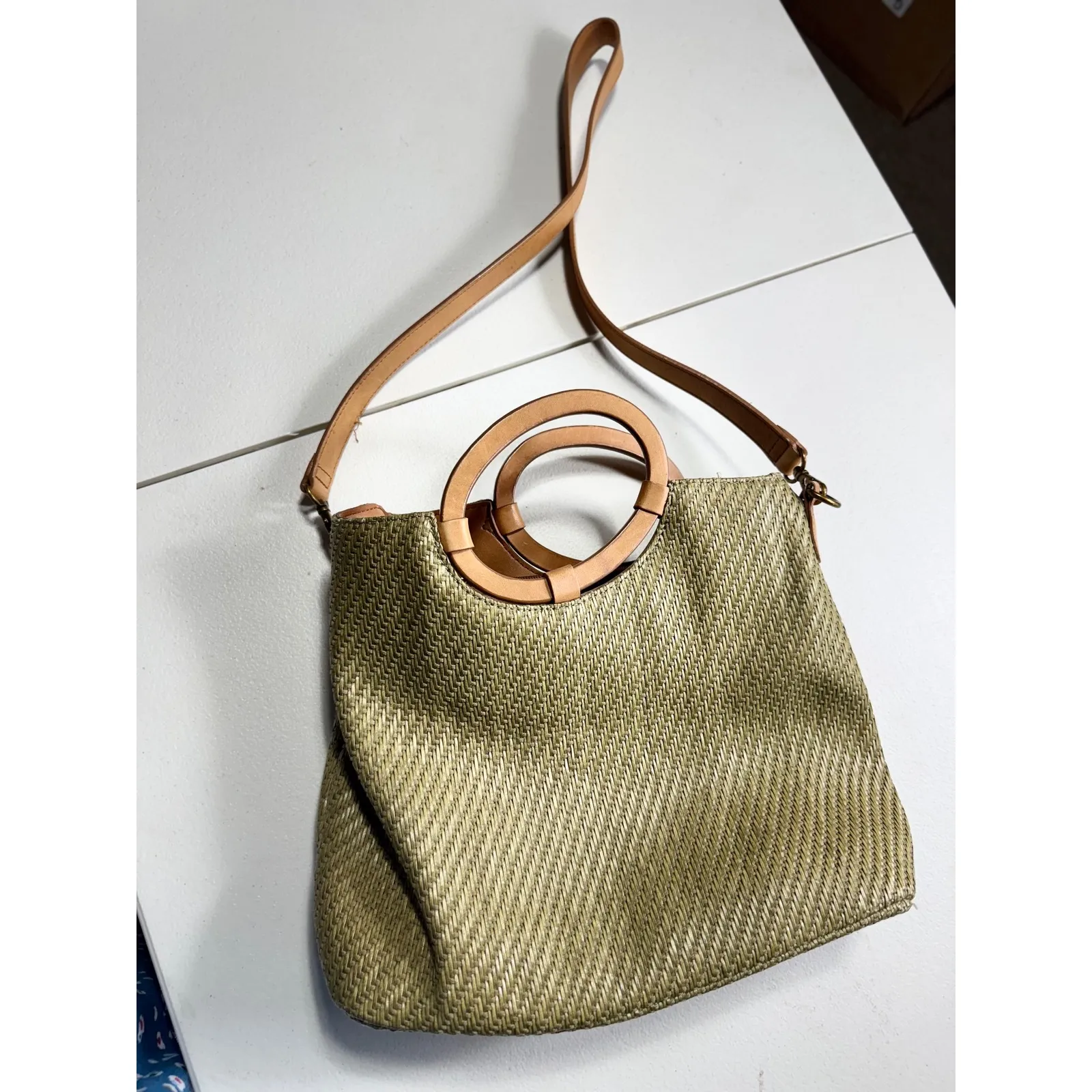 Fossil 75082 Woven Straw Tote Bag‎ with Round Handles and Crossbody Strap - Image 3