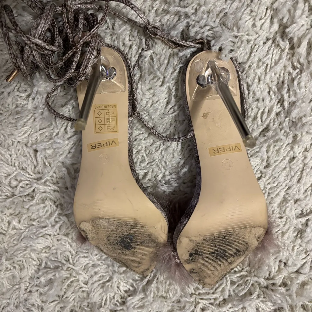 So Me Brown Feathered Snakeskin Strap Lace Up Clear Heels Size 7.5 Gray - Image 8