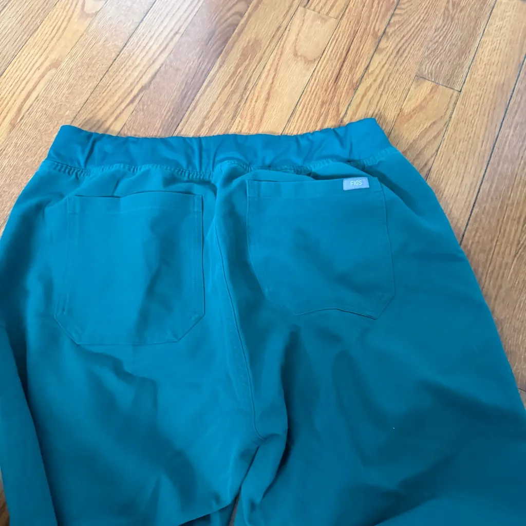 Figs medical grade scrub pants size medium - Image 3