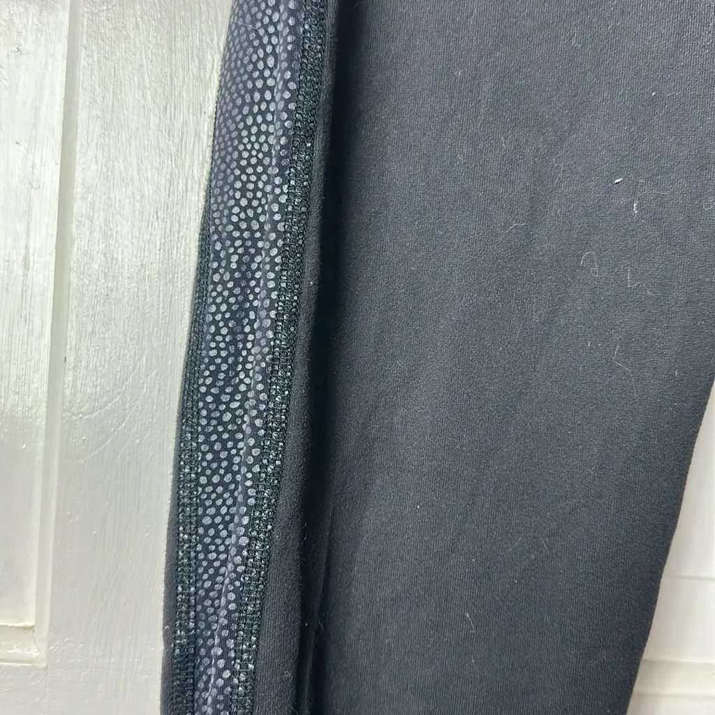 Beyond Yoga Black Leggings Size Medium - Image 2