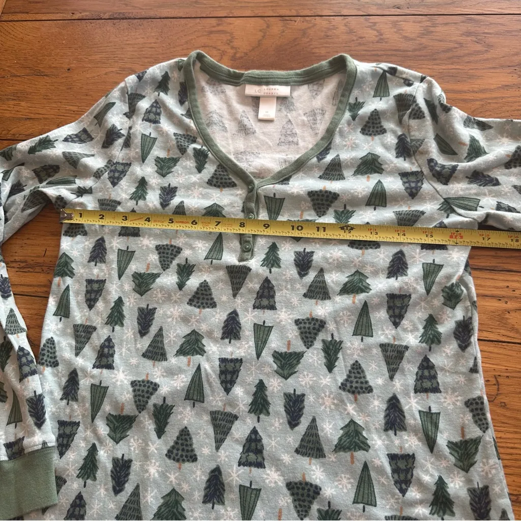 Lauren Conrad Evergreen Tree Pajama Top Women's Medium - Image 4