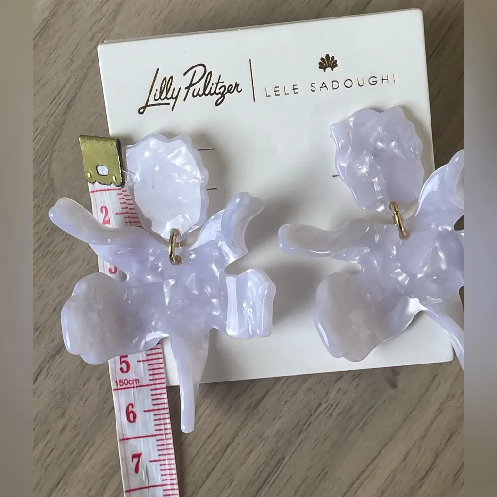 Lilly Pulitzer Chic White Floral Earrings - Image 7