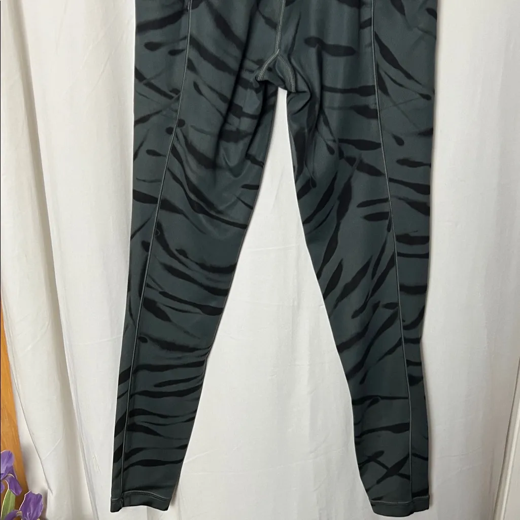 Athleta Salutation Stash Pocket II Animal Print 7/8 Tight Size XXS - Image 8