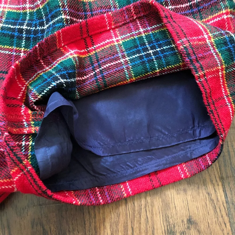 Cool DKNY lined plaid short shorts! - Image 6