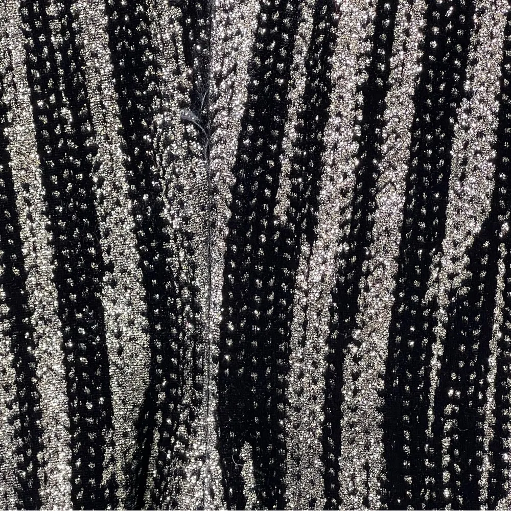 Calvin Klein Size 4 Deep V Gold & Black Long Sleeve Short Sheath Party Dress - Image 7