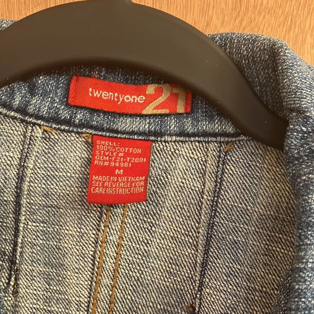 Denim distressed blazer woman’s size medium - Image 5