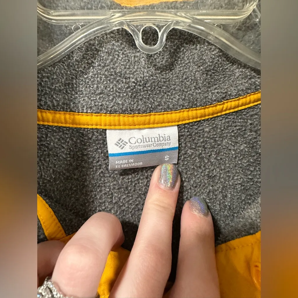 Columbia Iowa Hawkeyes Sweatshirt Size Small - Image 3