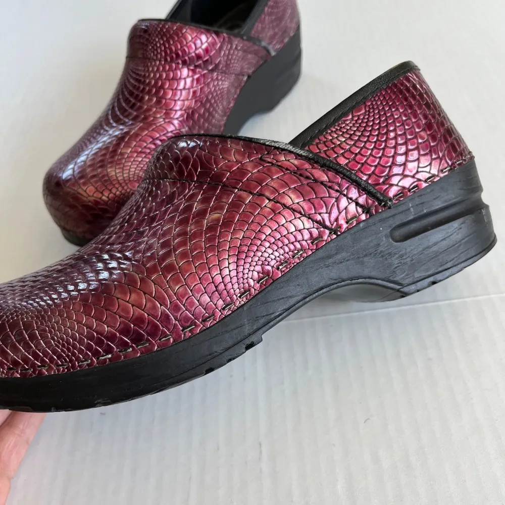 Sanita Clogs Sz 7‎ in USA Leather Metallic Danish Fuchsia Slip On Shoes Pink - Image 3
