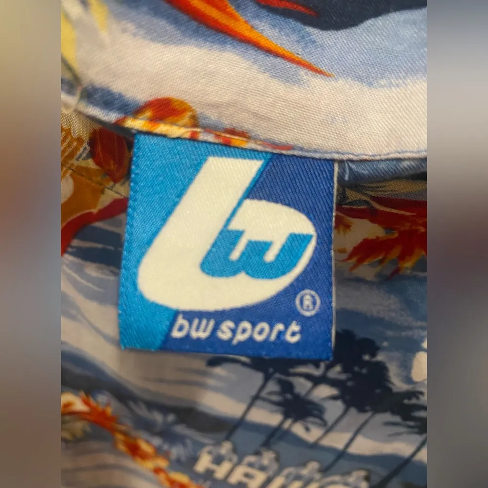 VTG Retro BW Sport Hawaii Print Mid - Image 8