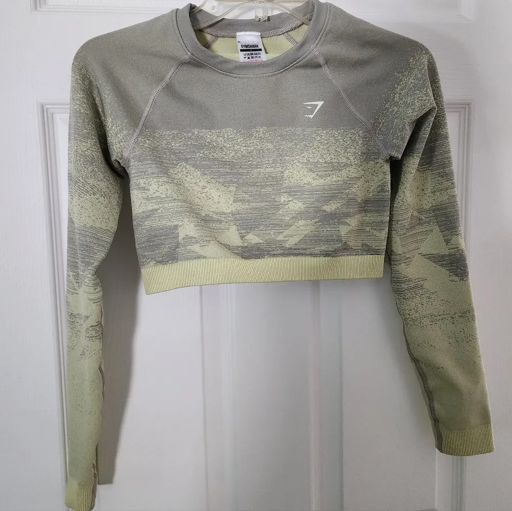 Gymshark Adapt Ombre Crop Top Green B1A9X Size Small - Image 6