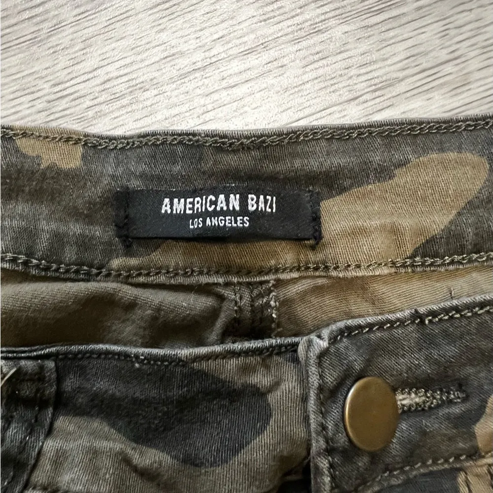 American Bazi Women's Cargo Joggers Size Medium Green Camo Dark Wash - Image 2