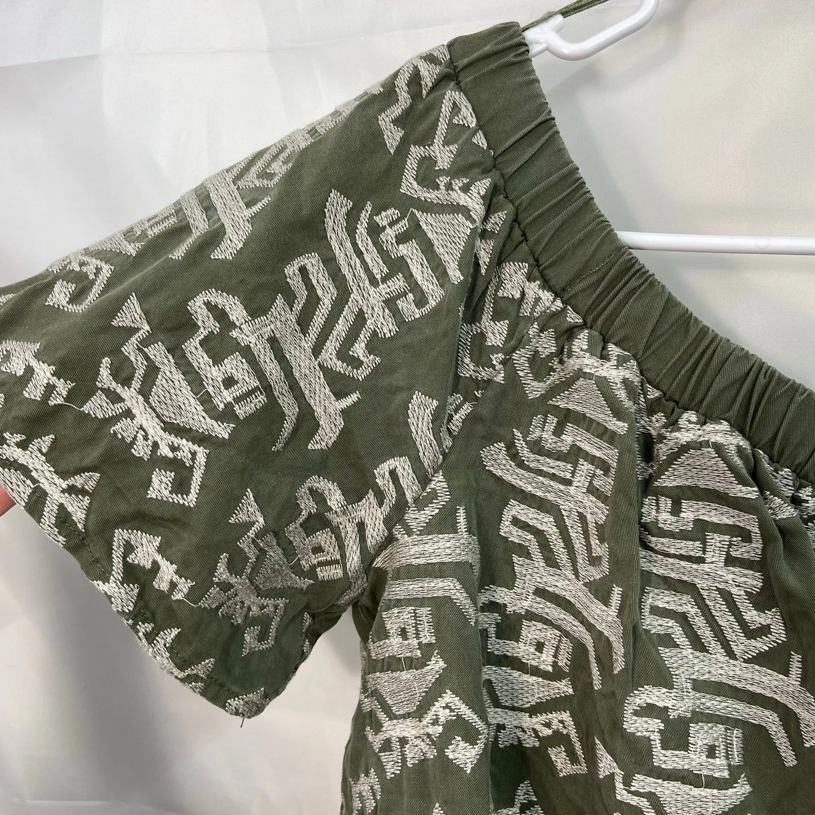 Skies Are Blue women's green embroidered off shoulder loose relaxed blouse small - Image 2