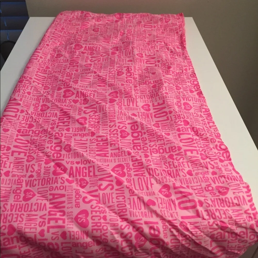 Victoria's Secret scarf - Image 2