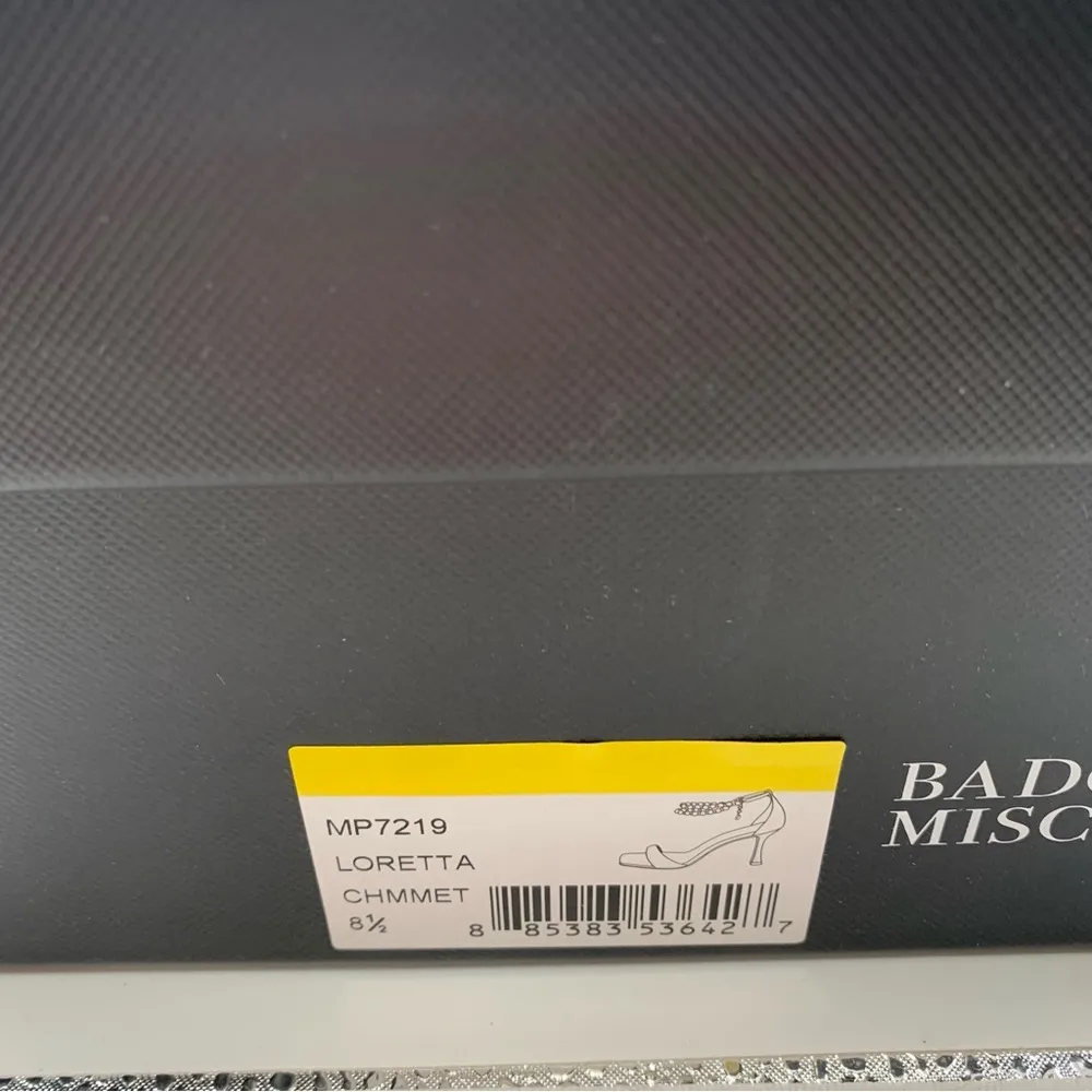 NWB Badgley Mischka Loretta Women's Sandals Color:Champagne heels size 8.5 pearl - Image 5