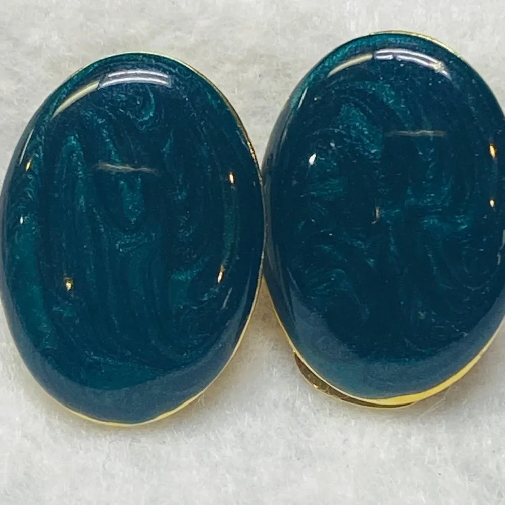 Oval Shape Earrings Clip On Vintage, Blue Shade of Enamel Color Swirled - Image 9